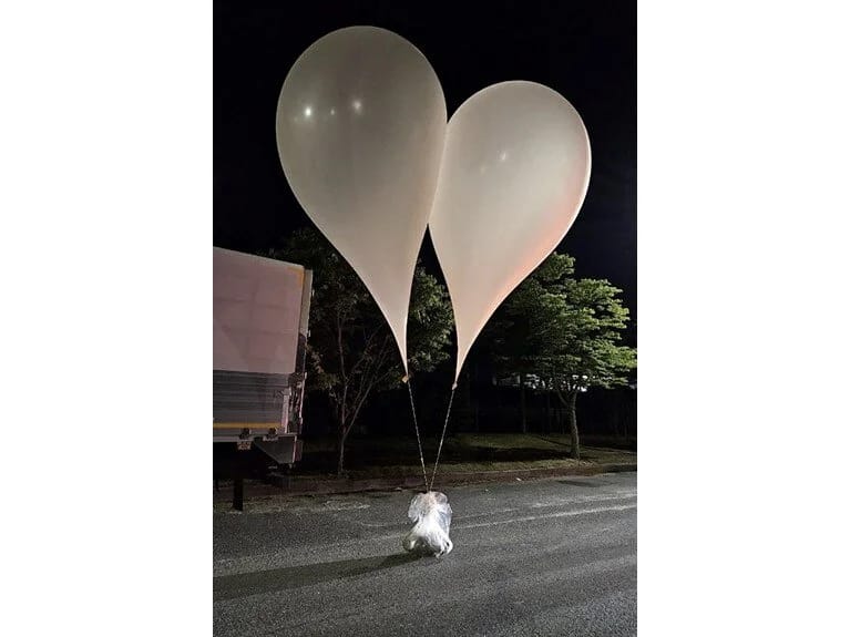 Şimali Koreyanın çirkli müharibəsi: Cənubi Koreya səmasında zibil balonları!