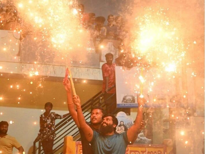 Hindistanda məşəlli anım tədbirində fəlakət: 30 yaralı var 