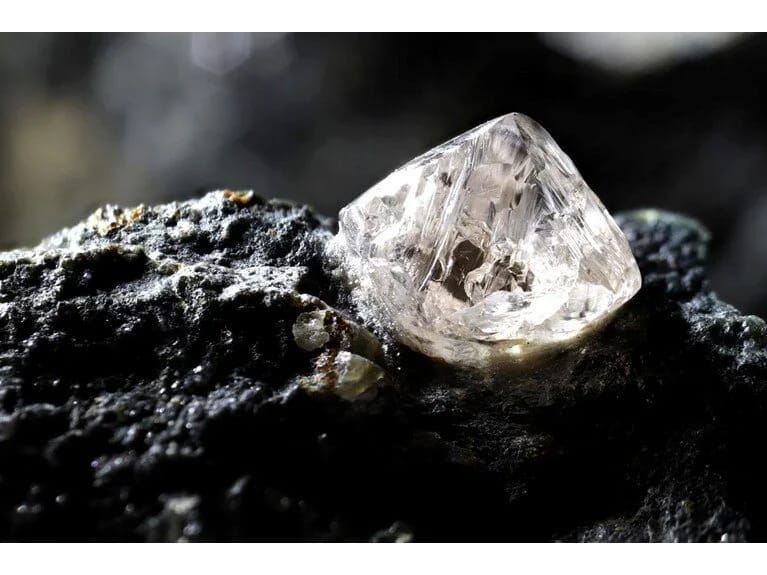 Bəşər tarixini brilyantlar saxlayır! Məlumatı milyonlarla il saxlamaq mümkündür