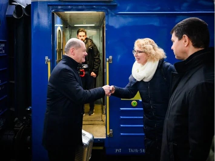 Almaniya kansleri Şolzun Kiyevə sürpriz səfəri