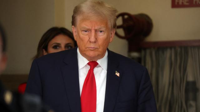 Trampın seçildikdən sonra ilk xarici səfəri Notr-Dam kilsəsinin açılış mərasiminə olacaq