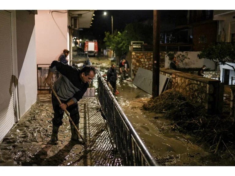 “Bora Fırtınası” Yunanıstanı vurdu: İki nəfər öldü