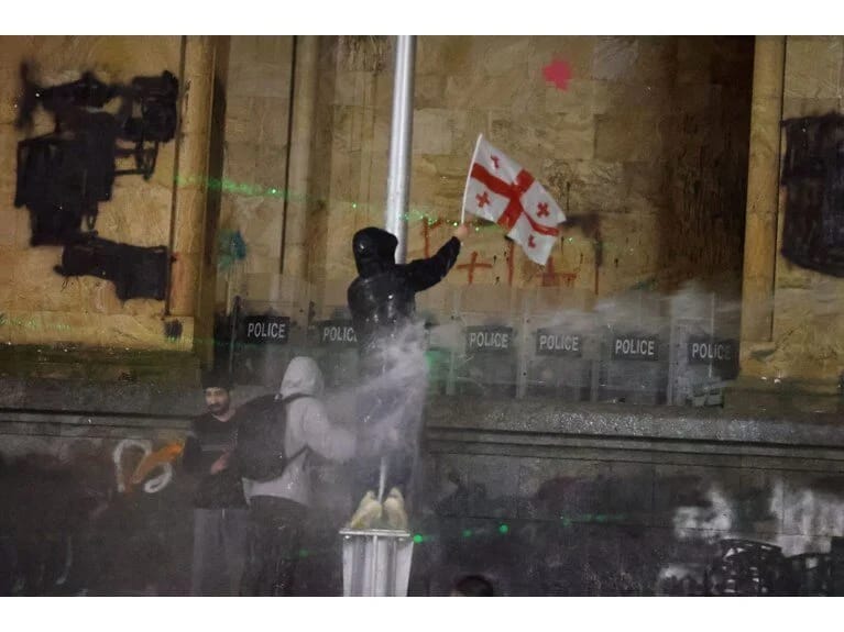 Gürcüstanda etirazlar davam edir: Aİ tərəfdarları polislə üz-üzədir 