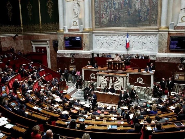 Fransada hökumət çökdü