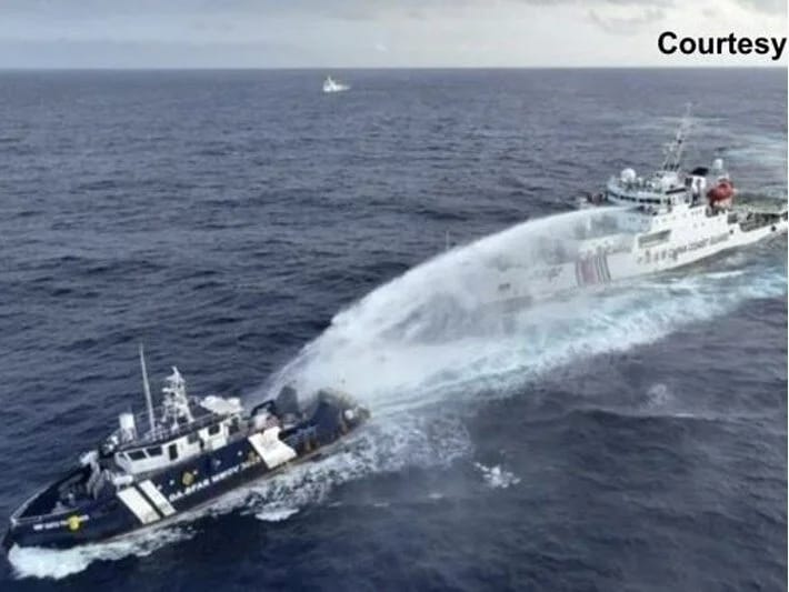 Çin sahil mühafizə gəmisi Filippin gəmisinə çırpılıb