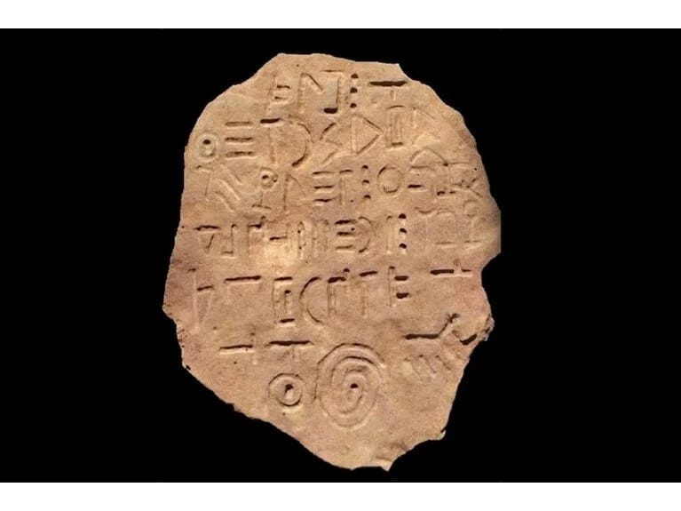 Var olan heç bir dilə bənzəmir! 14 min illik sirli lövhə