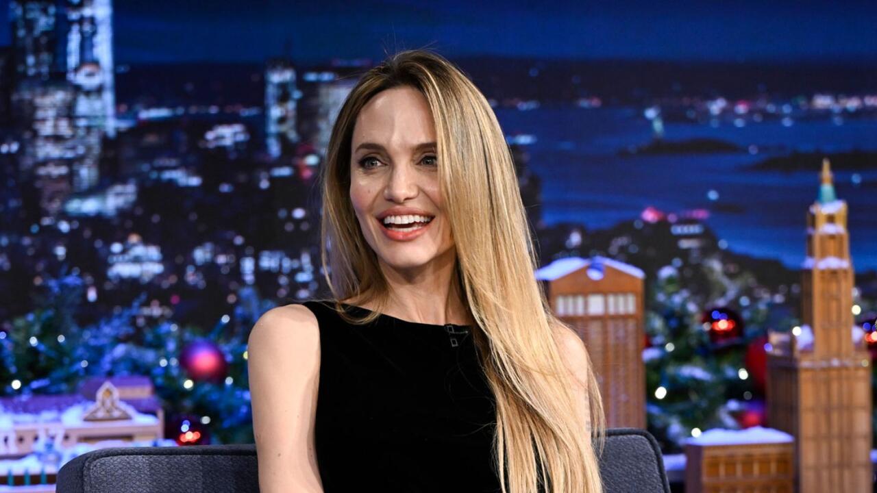 Angelina Jolie ayaqyalın səhnəyə çıxdı - FOTO