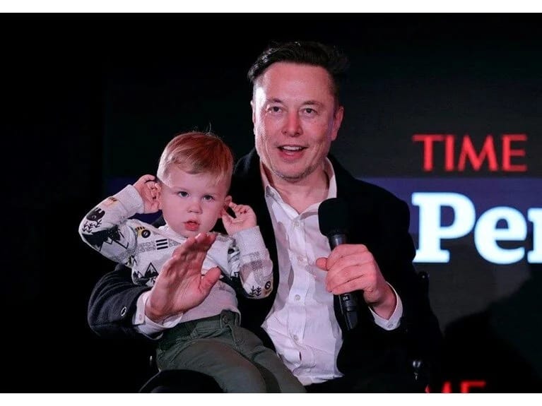 Maskın oğlu X-dən atasına mesaj: Amerikanı xilas et, Trampa kömək et