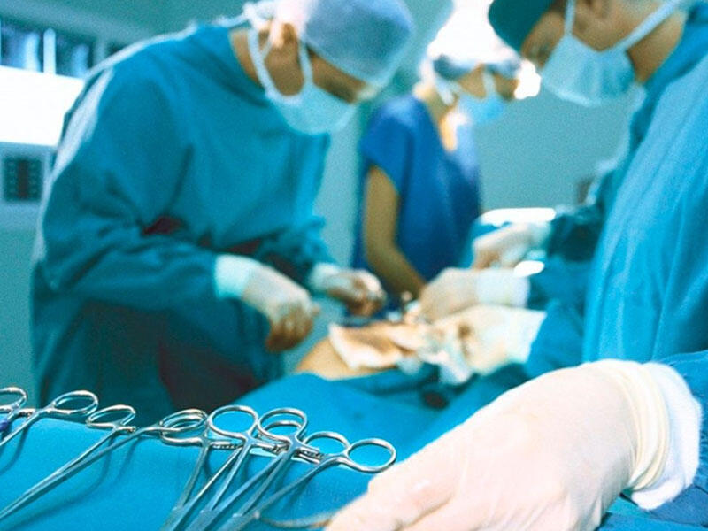 Başı ağrıyırdı, qarnından qayçı çıxdı - 7 il belə yaşayıb... - FOTO