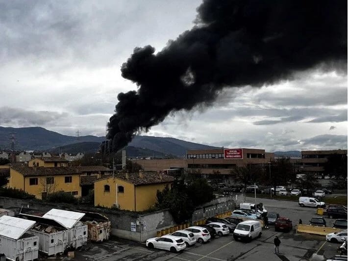 İtaliyada neft emalı zavodunda partlayış baş verib: 5 nəfər ölüb