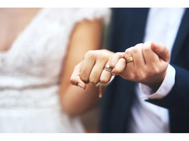 43 ildə 12 dəfə boşandılar: 326 min avro dul pensiyası aldılar 