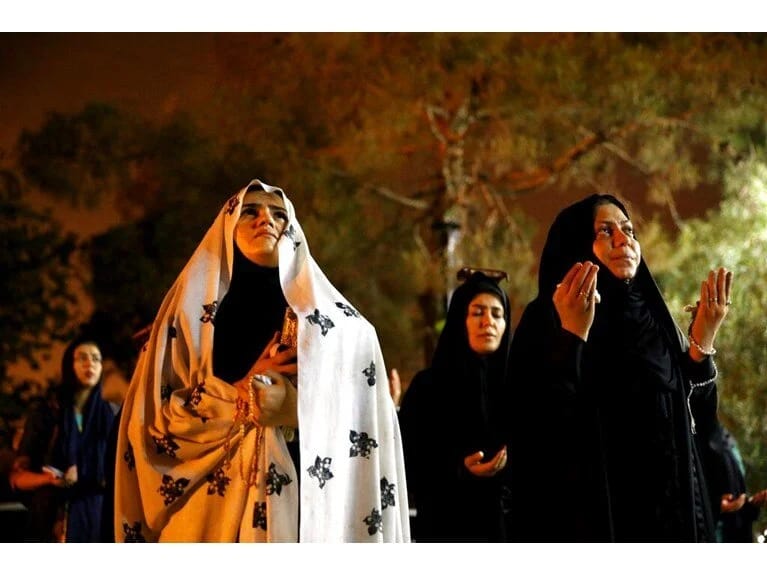 İranda yeni əxlaq qanunları qüvvədə: Qadınlara ölüm hökmü!