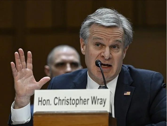 FTB direktoru Wray-ın Tramp vəzifəyə başlamazdan əvvəl istefa qərarı