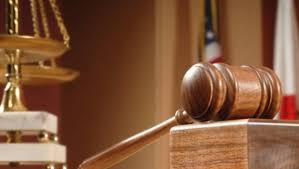 Rüşvət alan xəstəxana rəhbəri və həkimə şərti cəza verildi