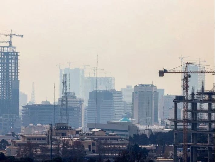 İranda 6 mərtəbəli bina uçub