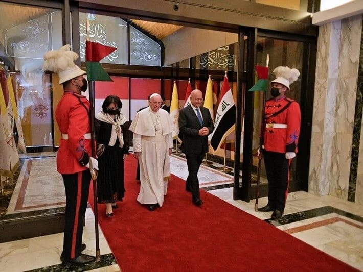 Papa tərcümeyi-halında açıqladı: 2021-ci ildə İraqa səfəri zamanı iki sui-qəsd cəhdi olub 