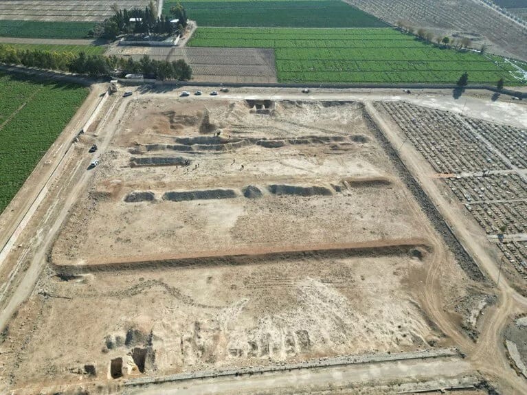 Dəməşqdəki narkotik anbarında uşaqların da olduğu cəsədlərin qalıqları tapılıb