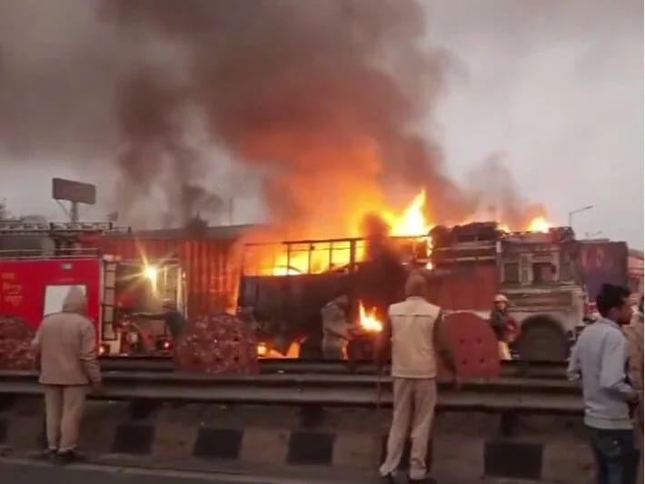 Hindistanda tanker və yük maşını toqquşub: 8 nəfər ölüb