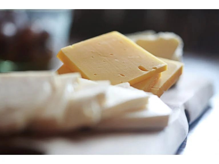 Məşhur pendir markası bazarlardan çıxarılır: Ölümcül bakteriya daşıdığı üzə çıxdı