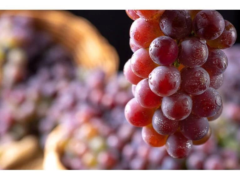 Yeni il gecəsi süfrənin altında 12 üzüm yemək nə deməkdir? 100 illik ənənə