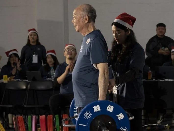 90 yaşlı qadın ağır atletikada tarix yazdı