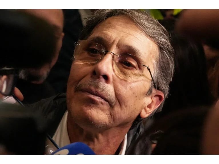 Eskobarın keçmiş köməkçisi Oçoa ölkəsində kral kimi qarşılandı!