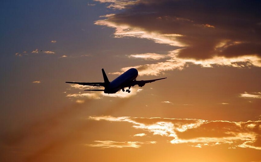 Bakıdan Qroznıya uçan təyyarə Aktauda düşüb