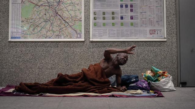 Avropada evsizlik problemi nəzarətdən çıxır