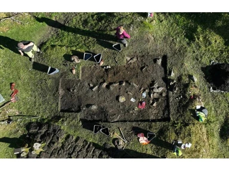 Vikinq qadınlarının sirli məzarları: Onların ticarət şəbəkələrindəki aktiv rolu üzə çıxdı!