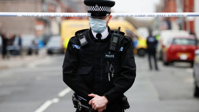 Londonda bir nəfərin avtomobili səkidə gedən insanların üzərinə sürməsi nəticəsində 4 nəfər xəsarət alıb