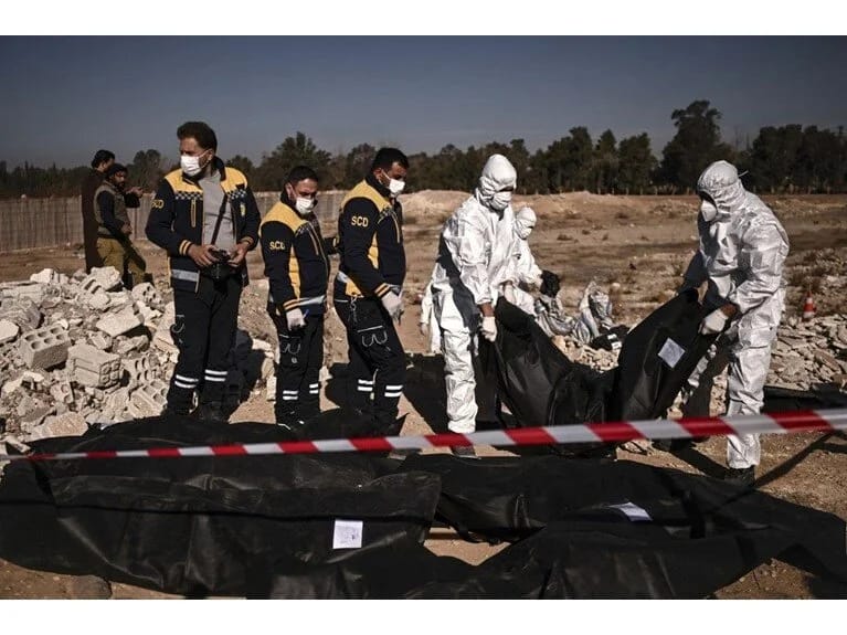 Suriyanın kütləvi məzarları: Yalnız qadınları dəfn ediblər!
