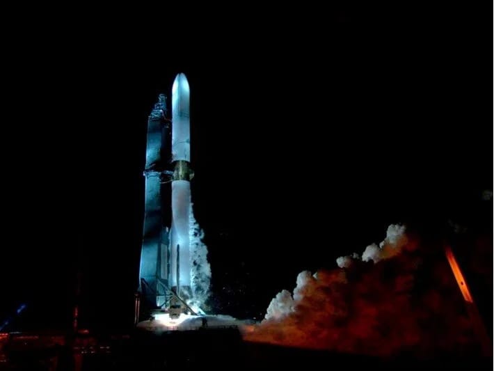 Milyarderlərin kosmos yarışı: Bezosun Blue Origini icazə aldı