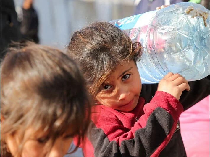 UNRWA: Qəzzada körpələr donaraq ölür