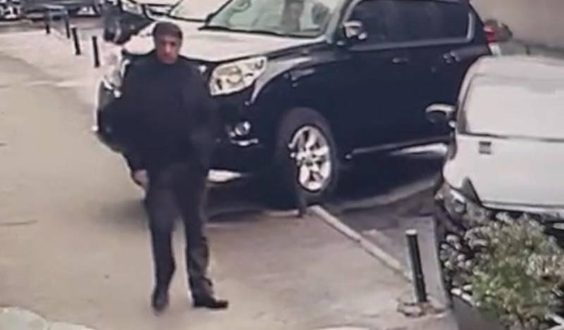 Bakıda bu şəxs qəsdən maşını cızdı - FOTO