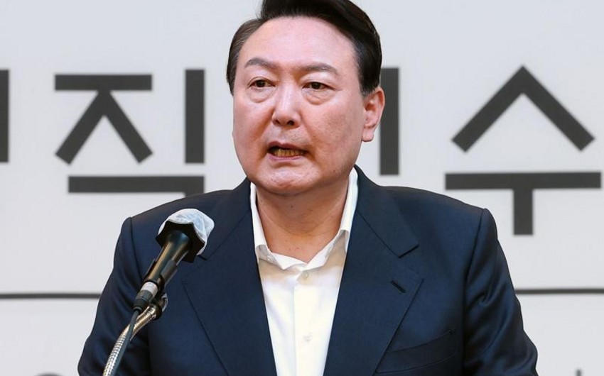 Cənubi Koreya müstəntiqləri Prezidenti həbs etmək üçün hərbçilərin sıralarından keçiblər - YENİLƏNİB