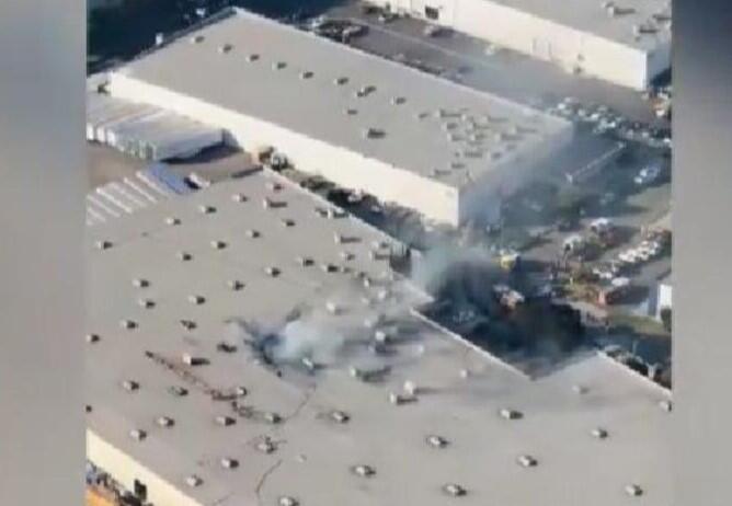 ABŞ-də təyyarə binaya çırpıldı – Ölənlər və yaralananlar var – VİDEO