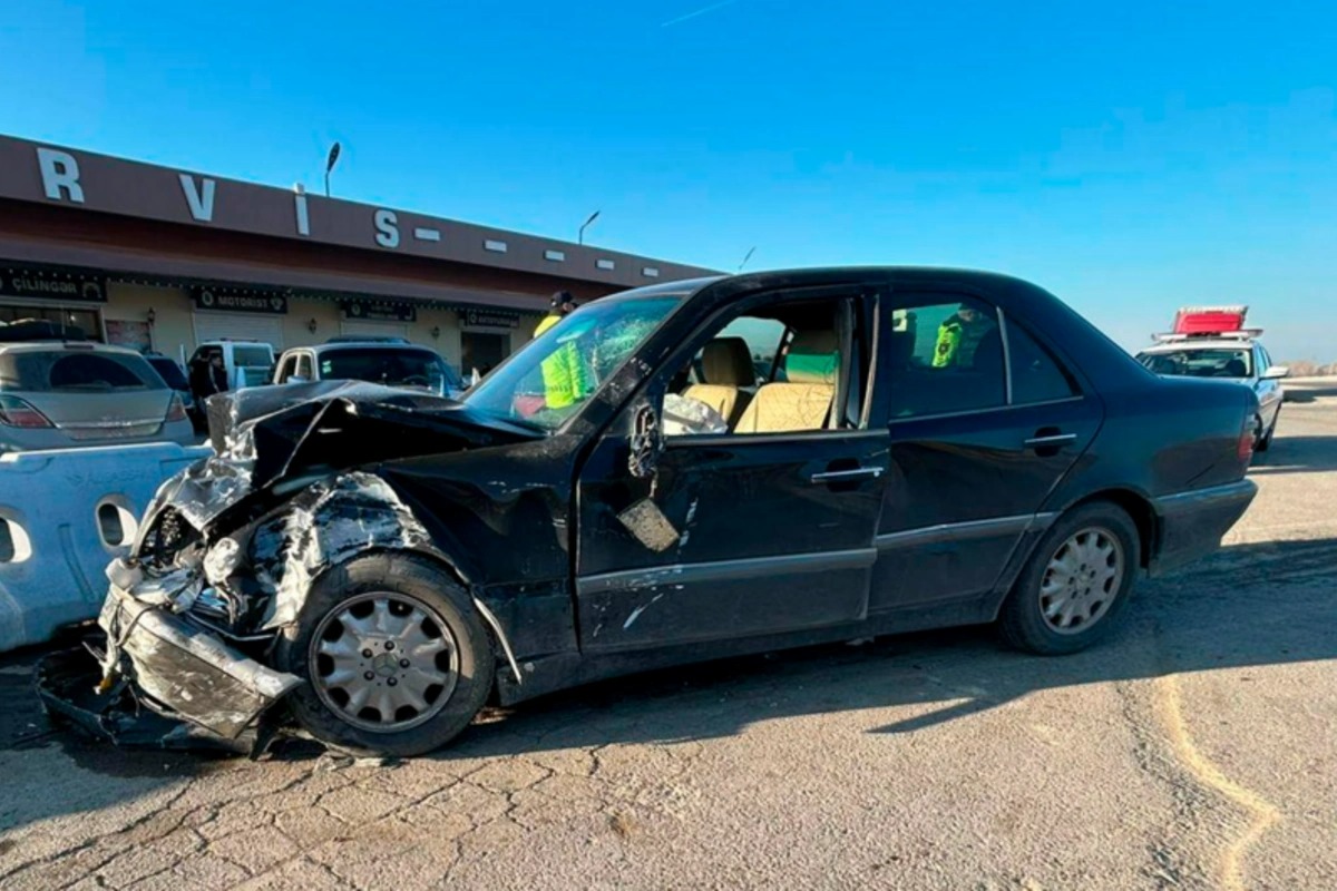 Hacıqabulda yol qəzasında üç nəfər ölüb, dörd nəfər xəsarət alıb