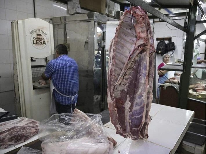 Argentinada qırmızı ət böhranı: İnsanlar çarəni donuz ətində tapdılar!