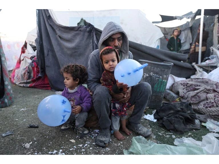 35 günlük körpə donaraq öldü: Qəzzada amansız qış