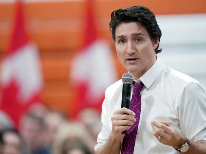 Kanadanın baş naziri Castin Trüdo istefa verdiyini açıqlayıb