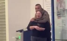 Almaniyada banka hücum: Silahlı şəxs qadını girov götürdü