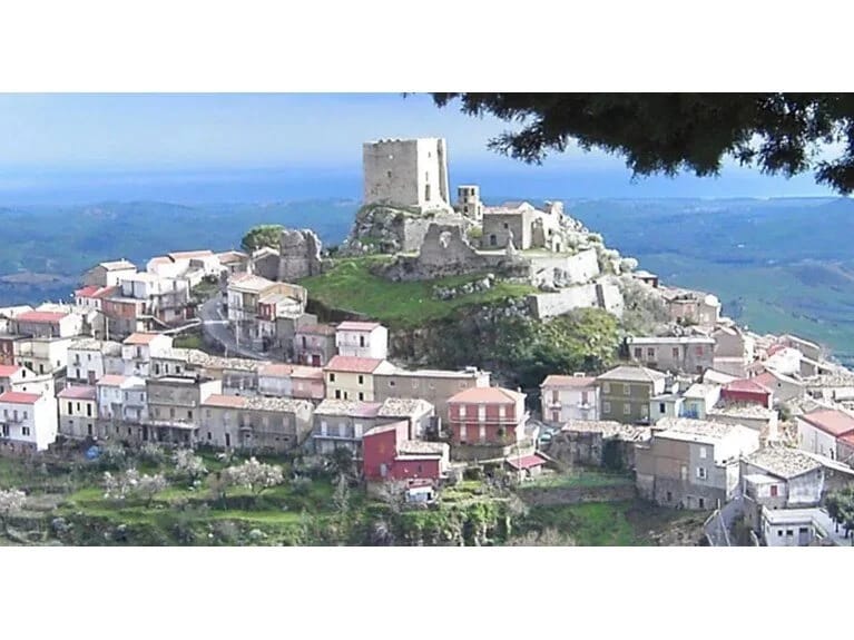 Bu kənddə xəstə olmaq qadağandır! Bələdiyyə sədri bununla bağlı sərəncam verib