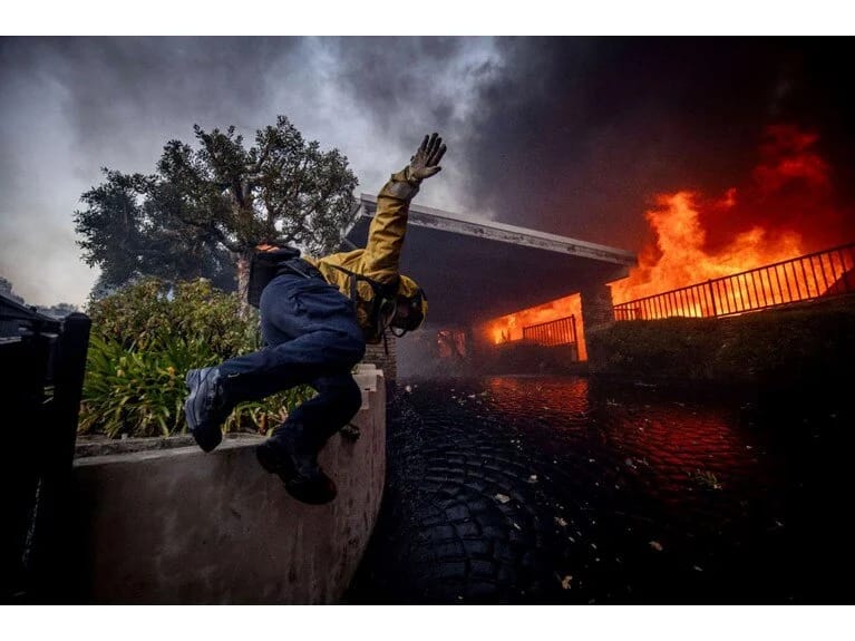 Hollivudda yanğın: Çoxlu ev dağıldı, minlərlə insan təxliyə edildi 
