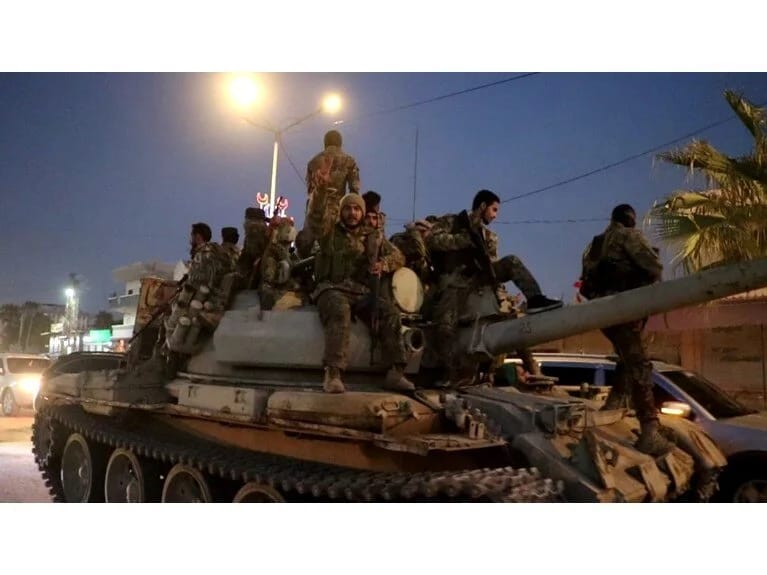 Sülh Pınarı Əməliyyatı bölgəsində hərəkətlilik: Suriya Milli Ordusu cəbhəyə ağır silah daşıyır 