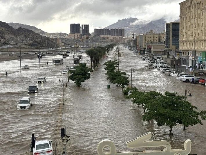 Güclü yağış Məkkədə daşqınlara səbəb olub