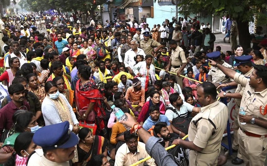 Hindistanda dini məbəddəki izdihamda 6 nəfər ölüb