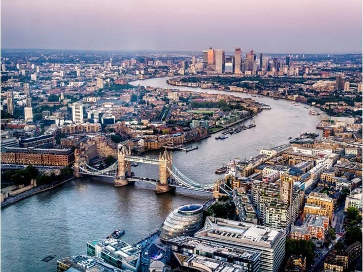 İngiltərənin ən sürətli qocalan şəhəri: Doğum və immiqrasiya təsir edir 