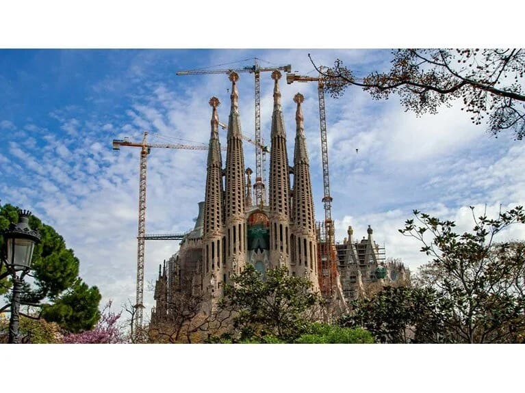 İspaniyanın simvolu 2026-cı ildə tamamlanacaq: Memar öldü, tikintisi 144 il bitmədi!