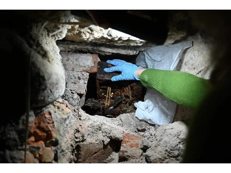 80 ildən sonra üzə çıxdı: İkinci Dünya Müharibəsində gizlədilən kral xəzinələri