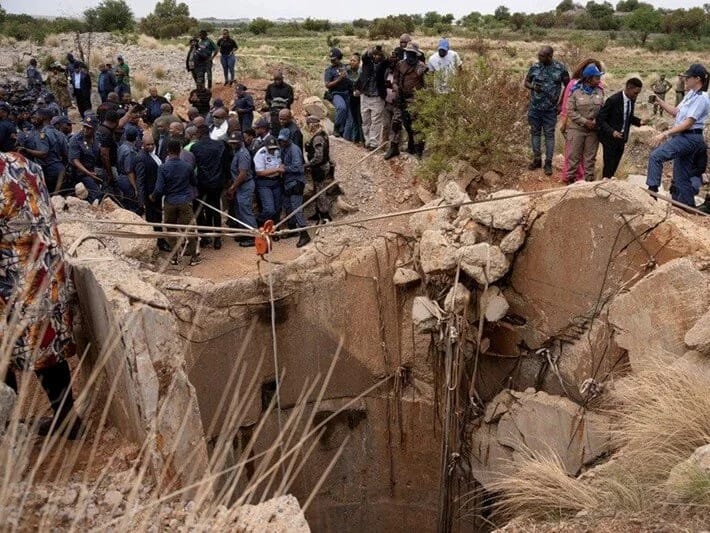 Cənubi Afrikada qeyri-qanuni mədənçilər üçün xilasetmə əməliyyatı: Onlar qida və su olmadan yerin altında qalıblar